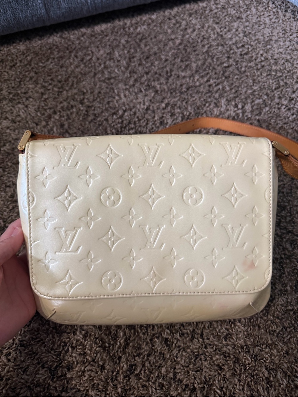 Louis Vuitton Cream Monogram Vernis Shoulder Bag with Tan Strap - Picture 3 of 8